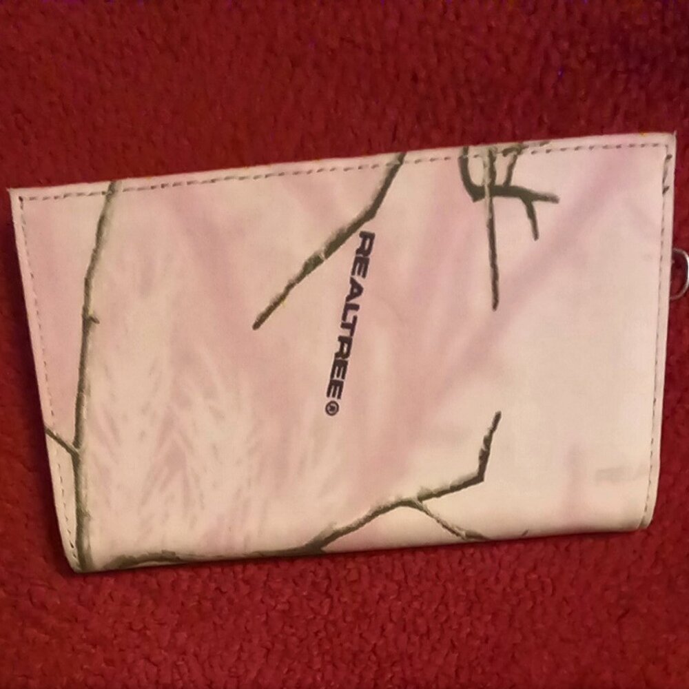 Realtree Wallet - Picture 2 of 8